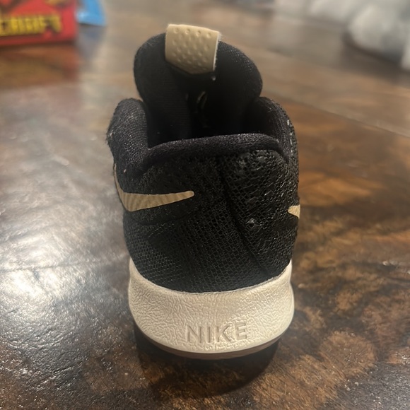 Nike shoes - Picture 5 of 9